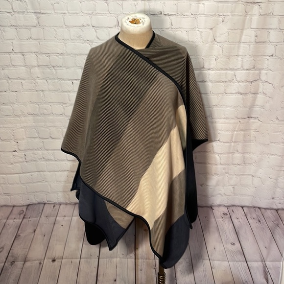 Ike Behar Reversible Fashion Fleece Wrap (Camel Stripe) one size - Picture 3 of 11